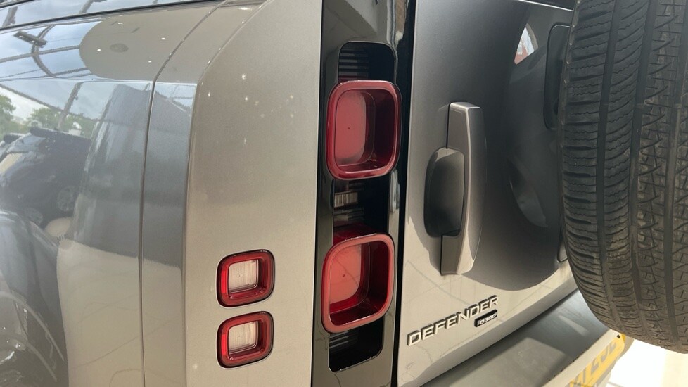 Used Land Rover Defender 2021 for sale - 76229169: Photo 19