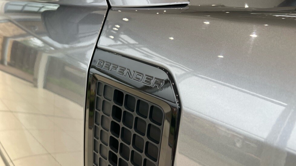 Used Land Rover Defender 2021 for sale - 76229169: Photo 21