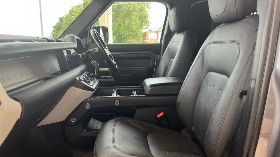 Used Land Rover Defender 2021 for sale - 76229169: Photo 3