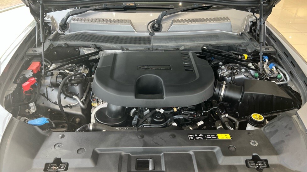 Used Land Rover Defender 2021 for sale - 76229169: Photo 30