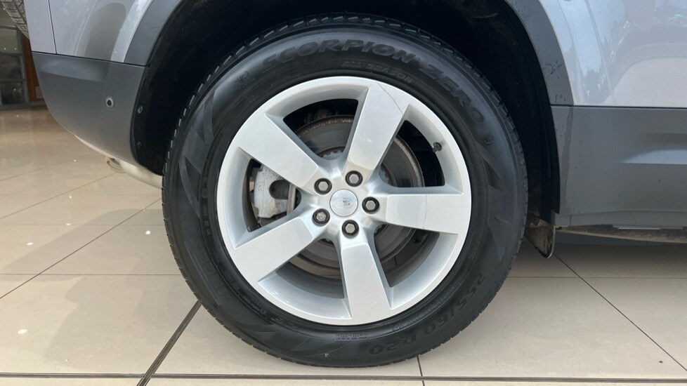 Used Land Rover Defender 2021 for sale - 76229169: Photo 32