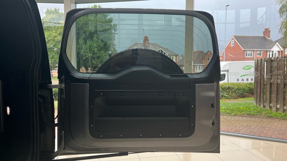 Used Land Rover Defender 2021 for sale - 76229169: Photo 34