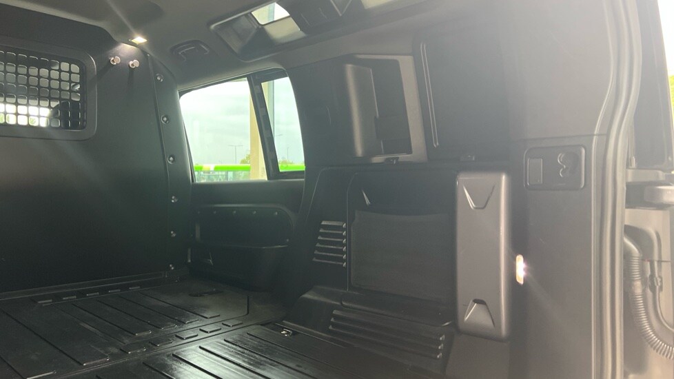 Used Land Rover Defender 2021 for sale - 76229169: Photo 35