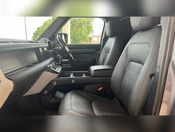 Used Land Rover Defender 2021 for sale - 76229169: Photo 3