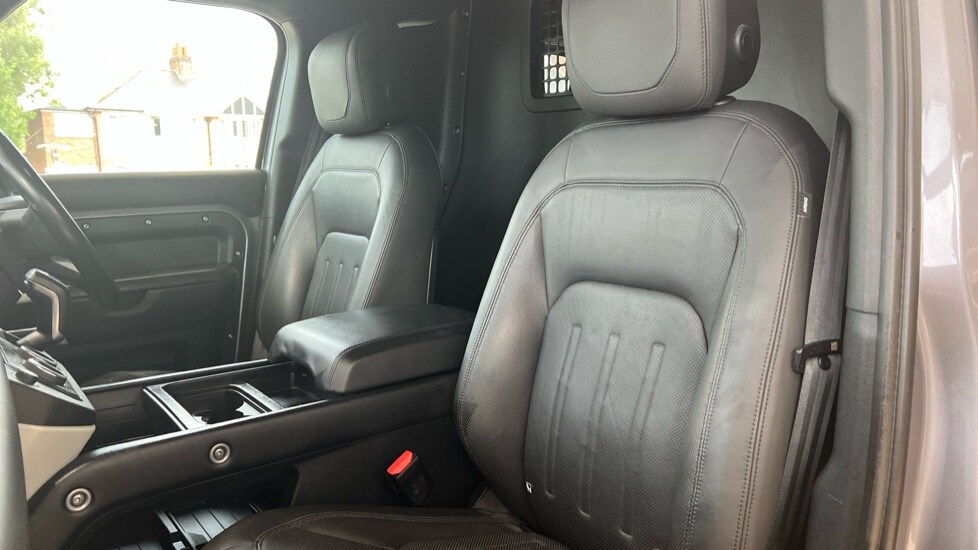 Used Land Rover Defender 2021 for sale - 76229169: Photo 4