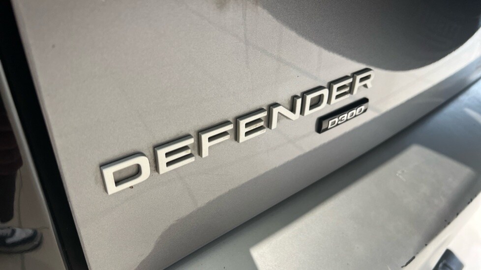 Used Land Rover Defender 2021 for sale - 76229169: Photo 47