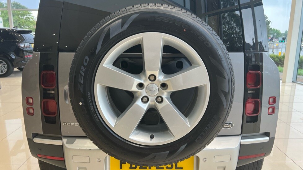 Used Land Rover Defender 2021 for sale - 76229169: Photo 48