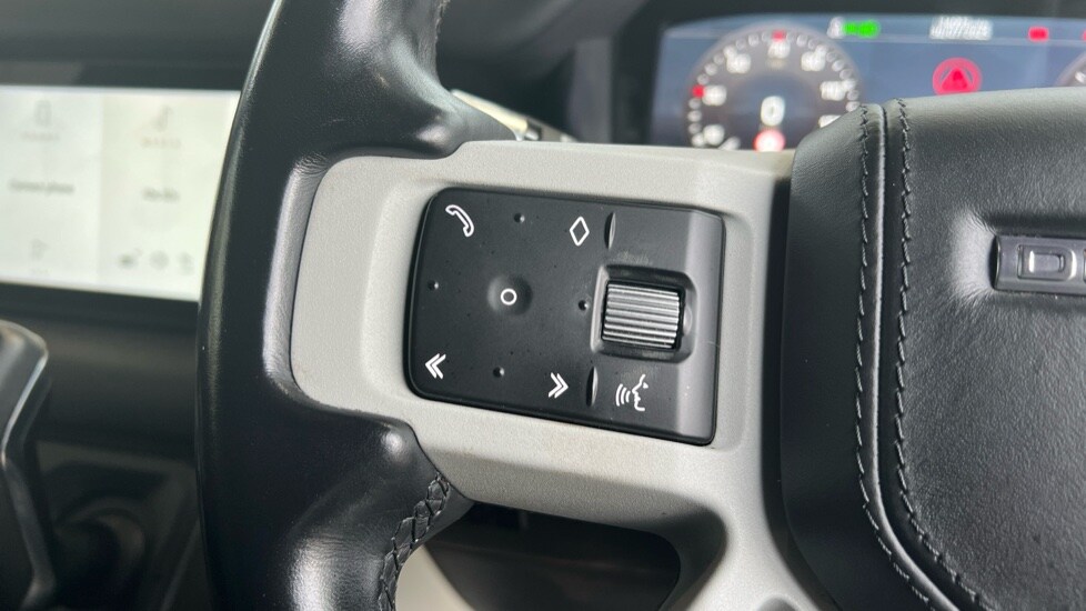 Used Land Rover Defender 2021 for sale - 76229169: Photo 65