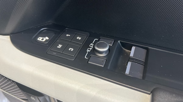 Used Land Rover Defender 2021 for sale - 76229169: Photo 70