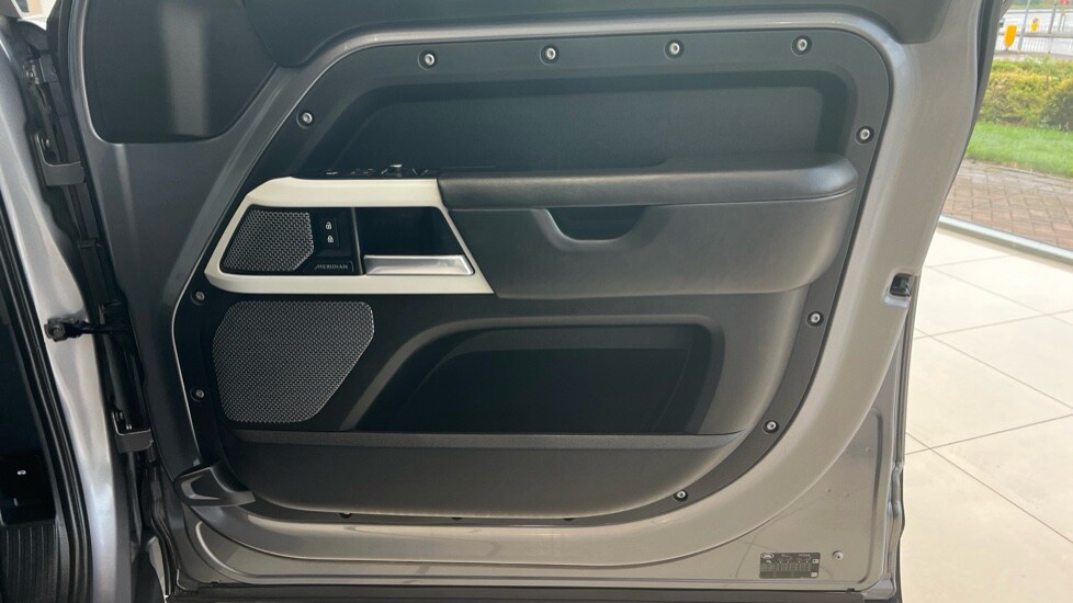 Used Land Rover Defender 2021 for sale - 76229169: Photo 72