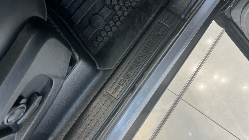 Used Land Rover Defender 2021 for sale - 76229169: Photo 73