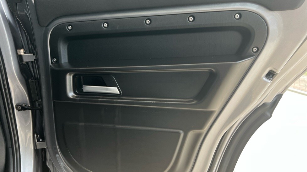 Used Land Rover Defender 2021 for sale - 76229169: Photo 74