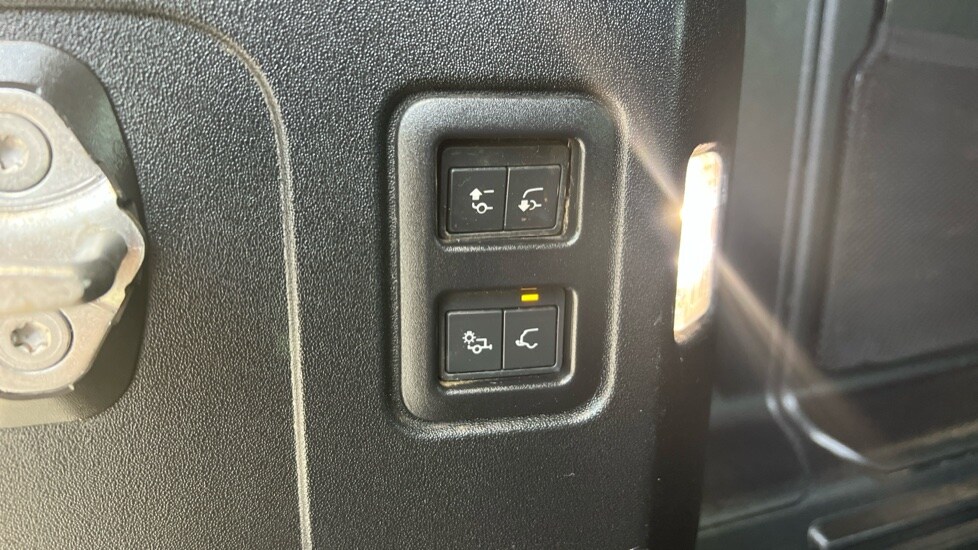 Used Land Rover Defender 2021 for sale - 76229169: Photo 76