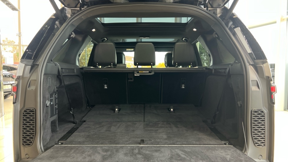 Used Land Rover Discovery 2024 for sale - 76851197: Photo 10