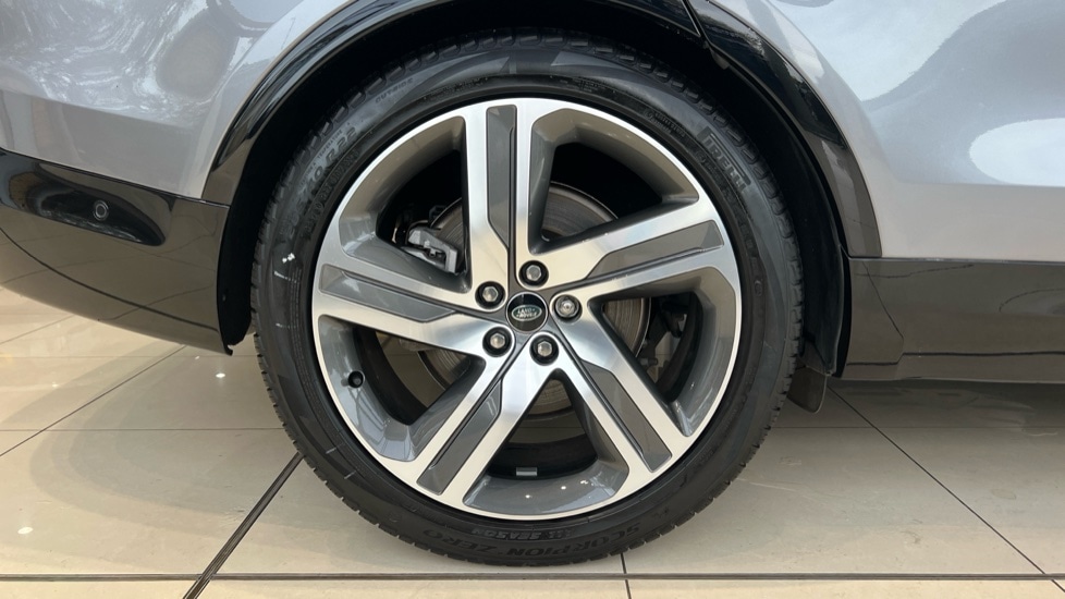 Used Land Rover Discovery 2024 for sale - 76851197: Photo 32