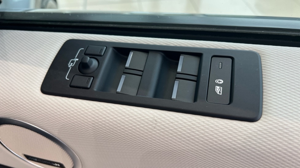 Used Land Rover Discovery 2024 for sale - 76851197: Photo 78