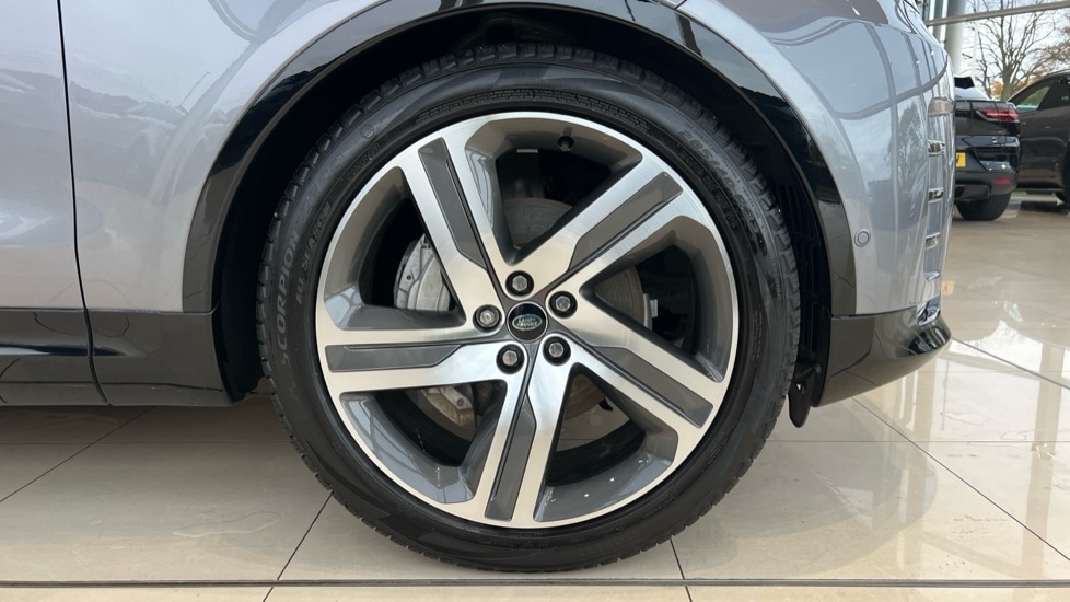 Used Land Rover Discovery 2024 for sale - 76851197: Photo 8