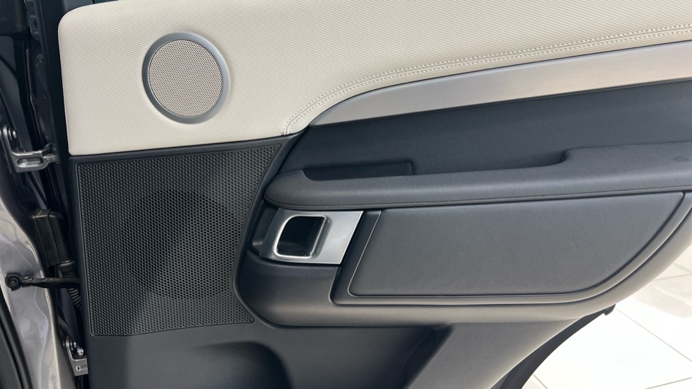 Used Land Rover Discovery 2024 for sale - 76851197: Photo 82