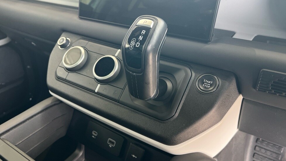 Used Land Rover Defender 2023 for sale - 76007860: Photo 13
