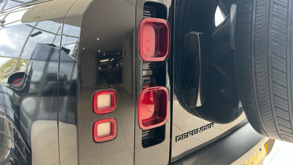 Used Land Rover Defender 2023 for sale - 76007860: Photo 19