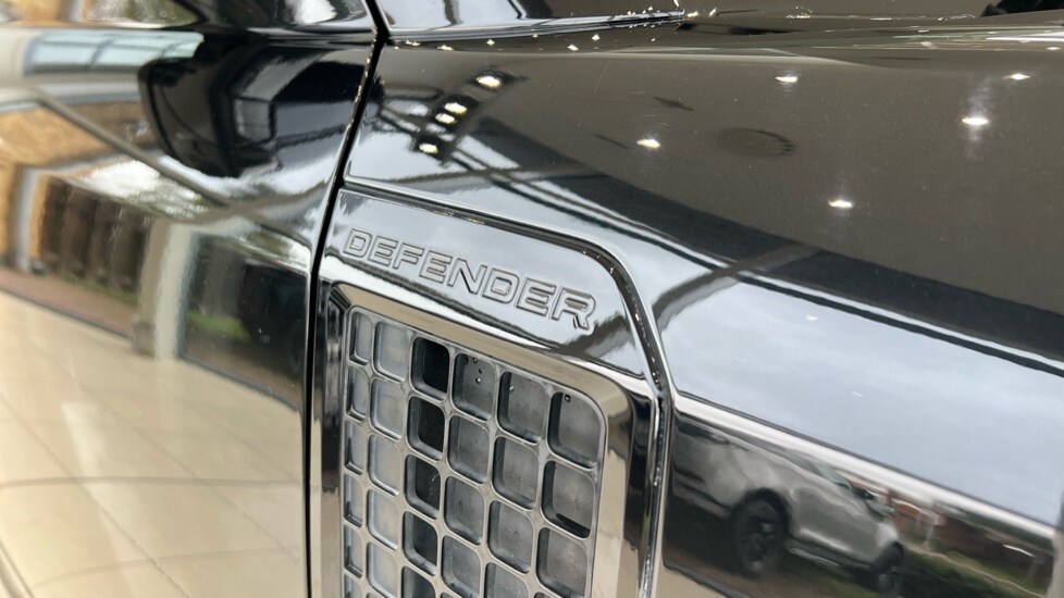 Used Land Rover Defender 2023 for sale - 76007860: Photo 22