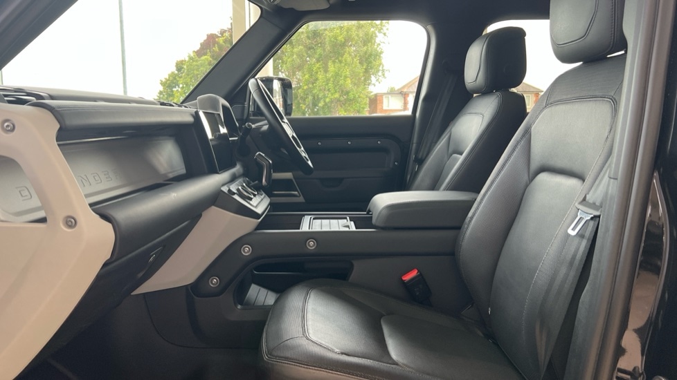 Used Land Rover Defender 2023 for sale - 76007860: Photo 3