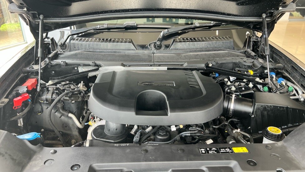 Used Land Rover Defender 2023 for sale - 76007860: Photo 30