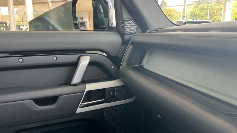 Used Land Rover Defender 2023 for sale - 76007860: Photo 34