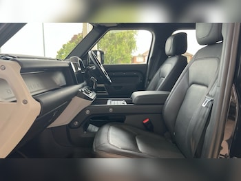 Used Land Rover Defender 2023 for sale - 76007860: Photo 3