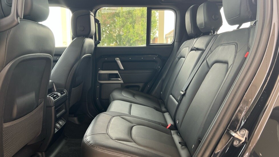 Used Land Rover Defender 2023 for sale - 76007860: Photo 4