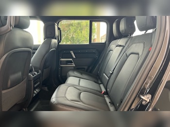 Used Land Rover Defender 2023 for sale - 76007860: Photo 4
