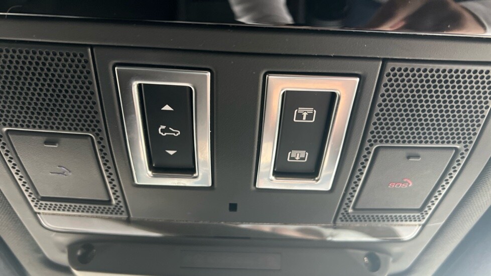 Used Land Rover Defender 2023 for sale - 76007860: Photo 60