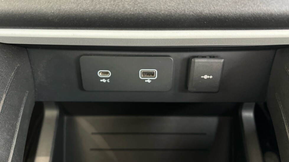 Used Land Rover Defender 2023 for sale - 76007860: Photo 61