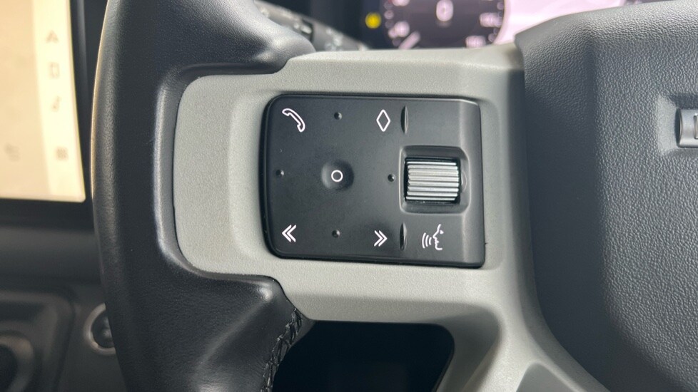 Used Land Rover Defender 2023 for sale - 76007860: Photo 65