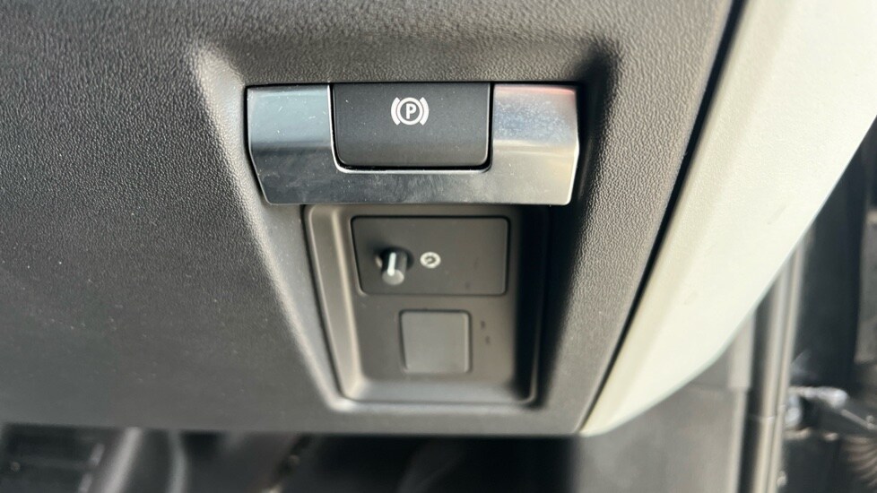 Used Land Rover Defender 2023 for sale - 76007860: Photo 71