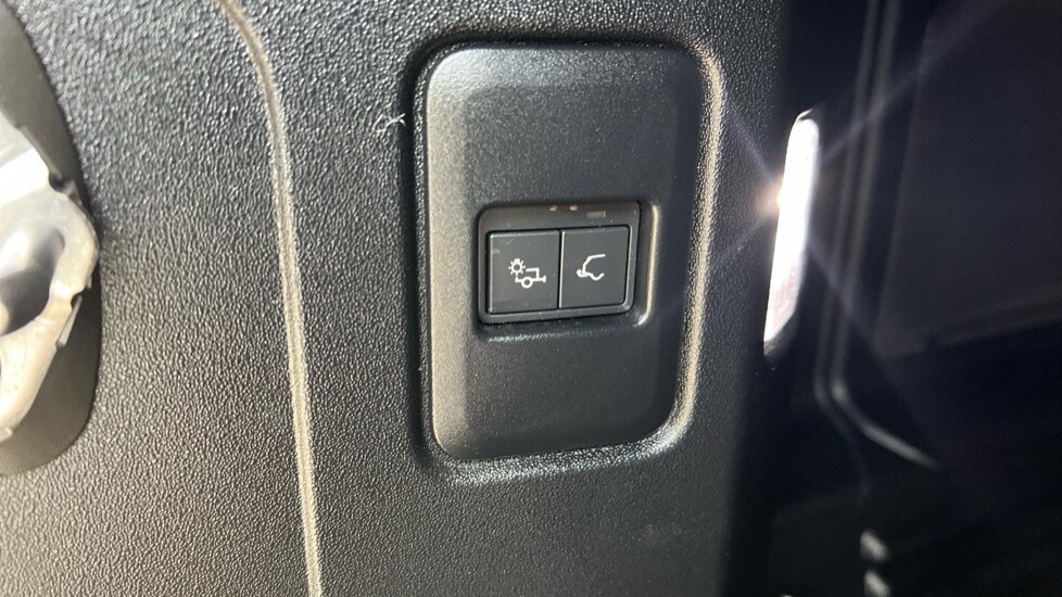 Used Land Rover Defender 2023 for sale - 76007860: Photo 82