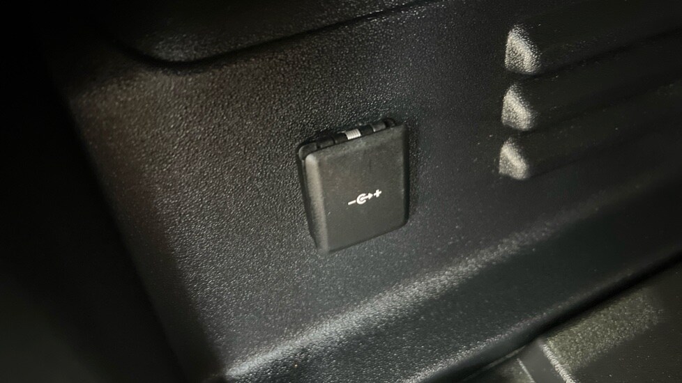 Used Land Rover Defender 2023 for sale - 76007860: Photo 83