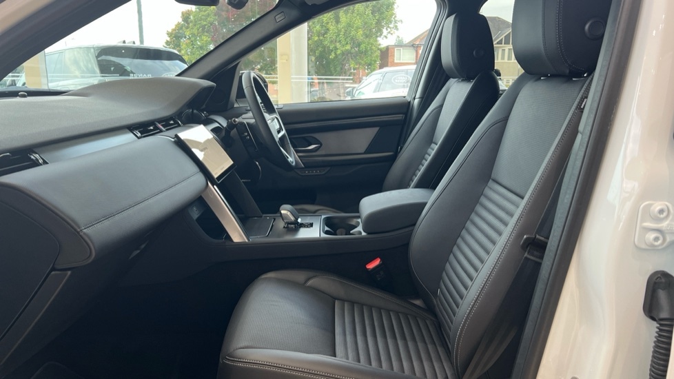 Used Land Rover Discovery Sport 2025 for sale - 76145824: Photo 3