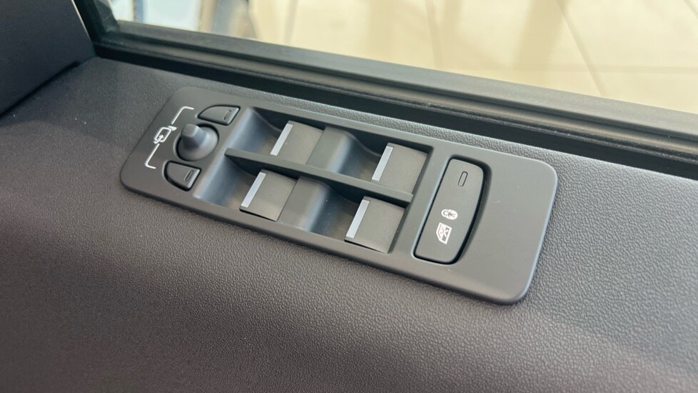 Used Land Rover Discovery Sport 2025 for sale - 76145824: Photo 73