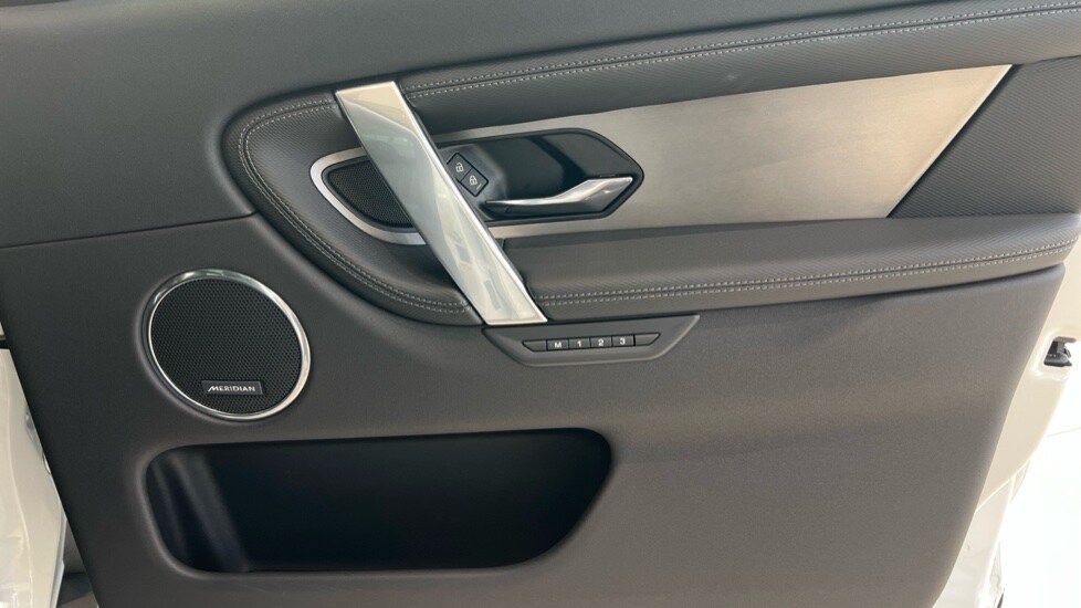 Used Land Rover Discovery Sport 2025 for sale - 76145824: Photo 76