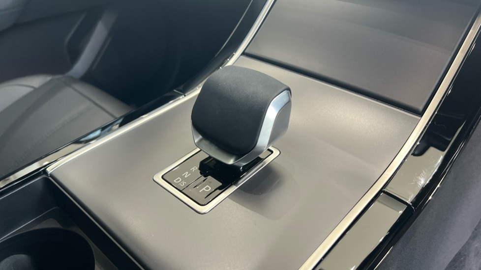 Used Land Rover Range Rover Velar 2024 for sale - 76203773: Photo 13