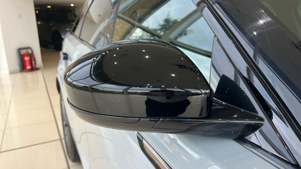 Used Land Rover Range Rover Velar 2024 for sale - 76203773: Photo 39