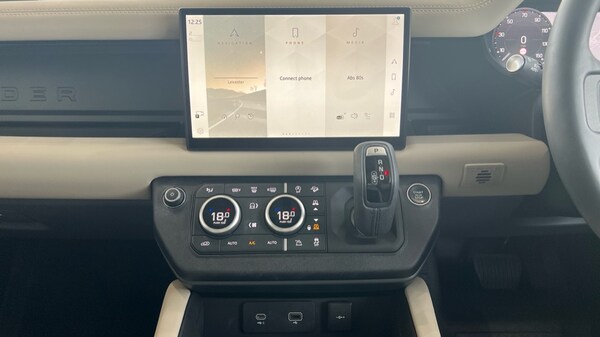 Used Land Rover Defender 2023 for sale - 75565614: Photo 14