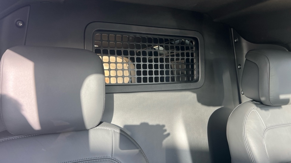 Used Land Rover Defender 2024 for sale - 76888776: Photo 18