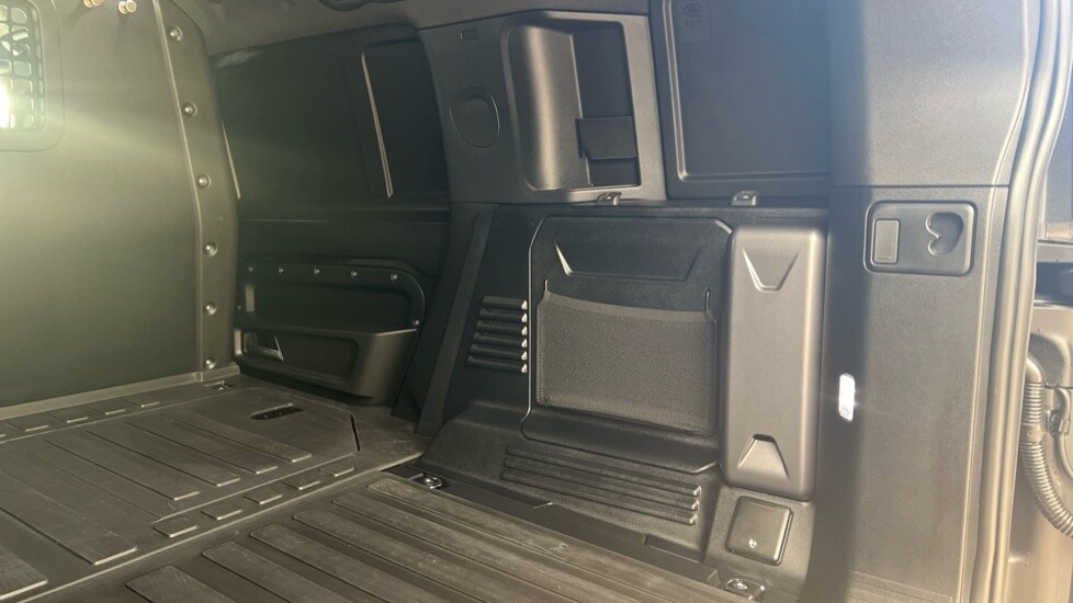 Used Land Rover Defender 2024 for sale - 76888776: Photo 35