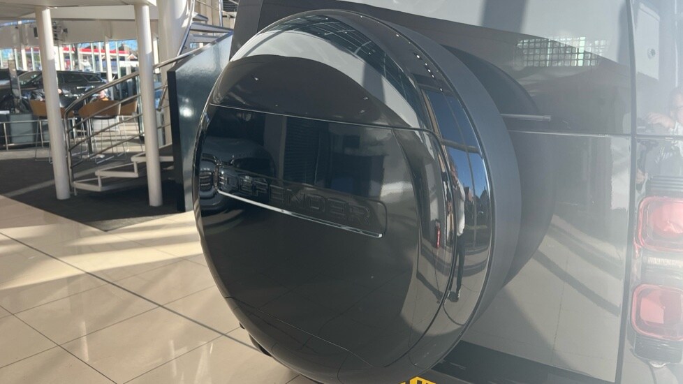 Used Land Rover Defender 2024 for sale - 76888776: Photo 47