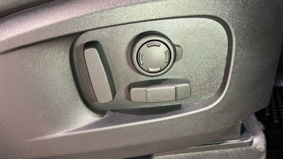 Used Land Rover Defender 2024 for sale - 76888776: Photo 74