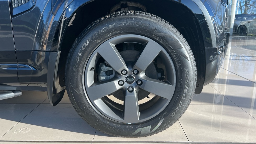 Used Land Rover Defender 2024 for sale - 76888776: Photo 8