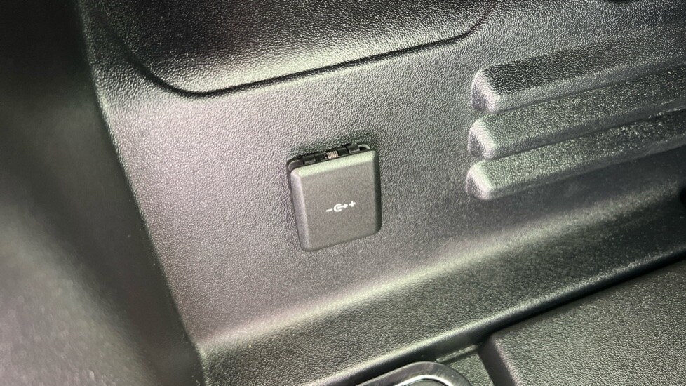 Used Land Rover Defender 2024 for sale - 76888776: Photo 83