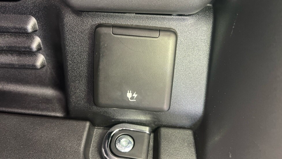 Used Land Rover Defender 2024 for sale - 76888776: Photo 84